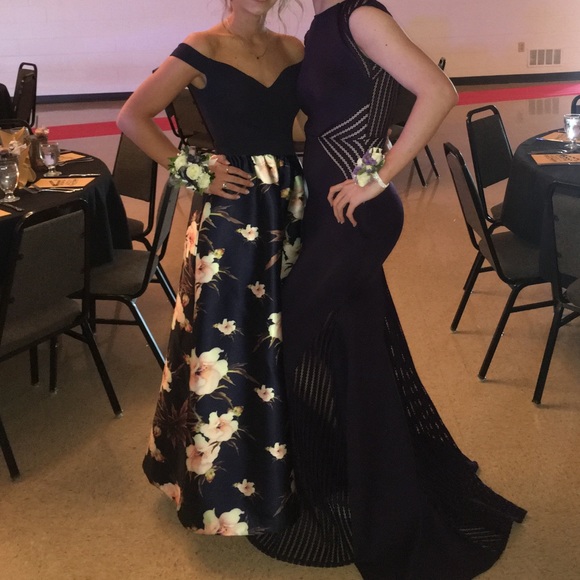 PROM DRESS - Picture 3 of 4